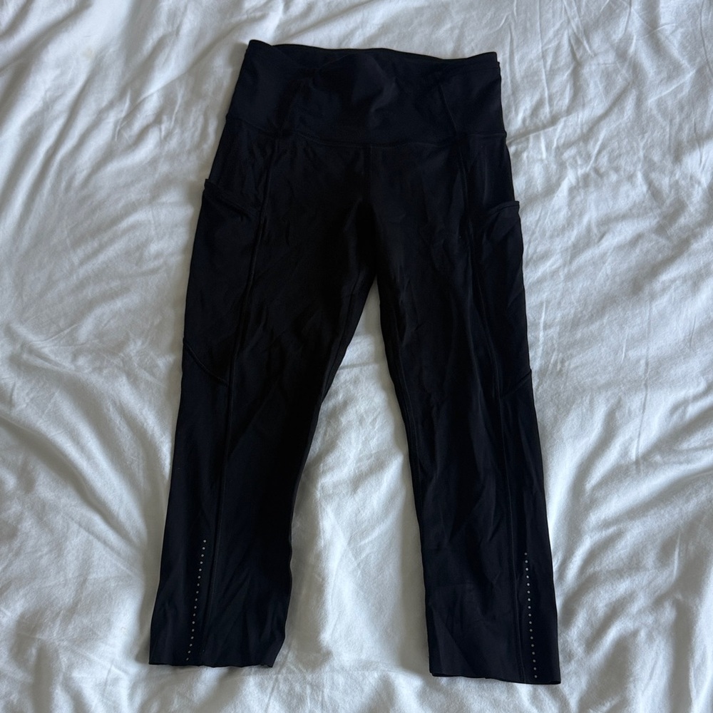 Lululemon Black Cropped Leggings with Side Pockets